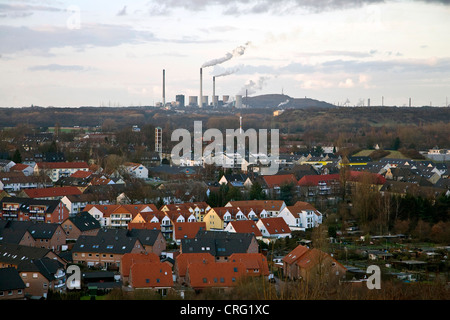 Blick auf Bottrop-Boy mit Kraftwerk Scholven, Deutschland, Nordrhein-Westfalen, Bottrop Stockfoto