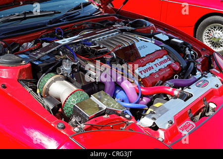 Nahaufnahme von einem maßgeschneiderten Motor in einem Sportwagen Mitsubishi 3000 Stockfoto