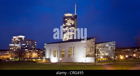 Aalto-Theater und RWE-Turm, Deutschland, Nordrhein-Westfalen, Ruhrgebiet, Essen Stockfoto