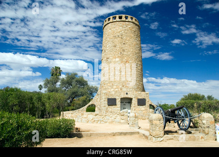 Franke Turm bauen im Jahr 1908 mit historischen Connon, Namibia, Omaruru Stockfoto