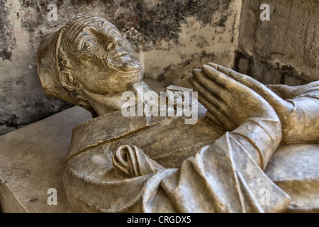 Grab von Geoffroy Fae, 14. Jahrhundert Abt an Le Bec-Hellouin und Bischof von Évreux, Abteikirche, Le Bec-Hellouin, Frankreich Stockfoto