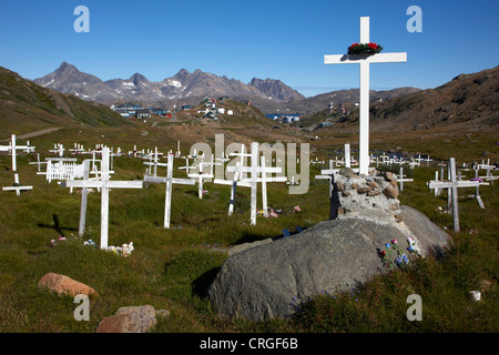 Gräber auf dem Friedhof, Ammassalik, Ostgrönland, Tasiilaq, Grönland Stockfoto