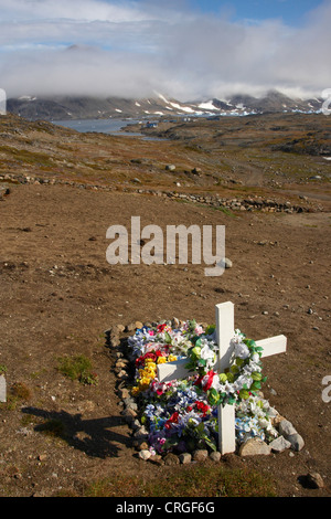 Grab auf dem Friedhof, Grönland, Ammassalik, Ostgrönland, Kulusuk, Kap Dan Stockfoto