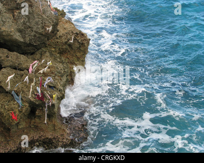 Wäsche gewaschen auf den Felsen der Küste vom Meer Brandung, Haiti, Grande Anse, Jeremie Stockfoto