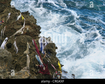 Wäsche gewaschen auf den Felsen der Küste vom Meer Brandung, Haiti, Grande Anse, Jeremie Stockfoto