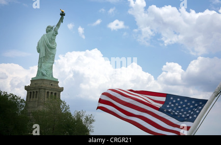 Flagge der Vereinigten Staaten von Amerika, USA, New York City, New York und New Yorker Freiheitsstatue Stockfoto