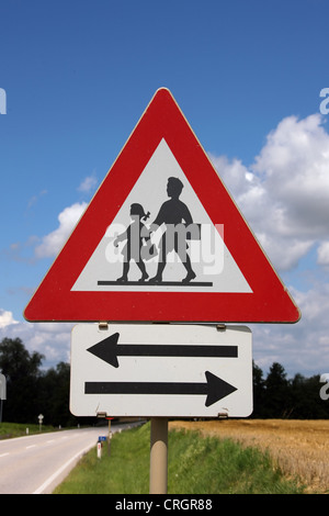 Verkehr-Schild-Weg zur Schule Stockfoto