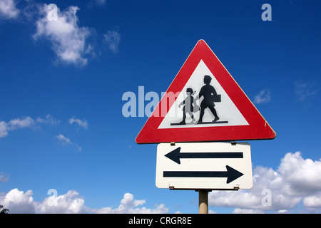 Verkehr-Schild-Weg zur Schule Stockfoto