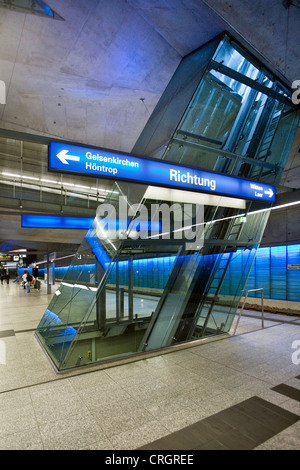 u-Bahnstation City-Hall-Süd mit schrägen Fahrstuhl, Bochum, Ruhrgebiet, Nordrhein-Westfalen, Deutschland Stockfoto
