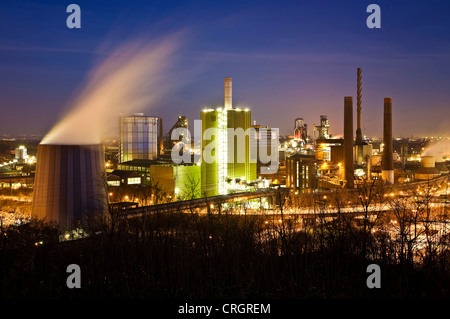 Blick vom Alsum Vorrat auf Kokerei Schwelgern in der Dämmerung, Duisburg, Ruhrgebiet, Nordrhein-Westfalen, Deutschland Stockfoto