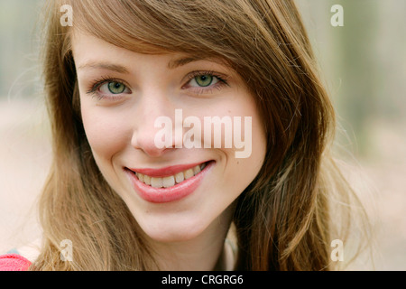 Porträt der hübsche junge Frau Stockfoto