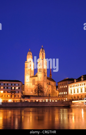 Grossmuenster in der Nacht, der Schweiz, Zürich Stockfoto