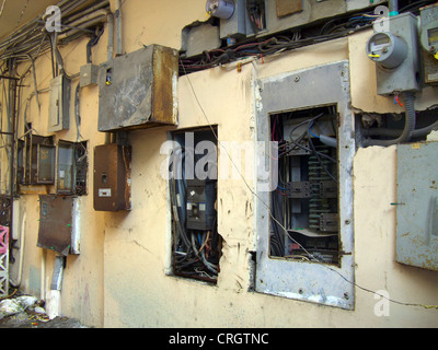 veraltete elektrische Anschlüsse, Panama, Colon Stockfoto
