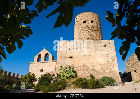 Castell Capdepera und Kirche Nuestra Senyora De La Esperanza, Spanien, Balearen, Mallorca, Capdepera Stockfoto