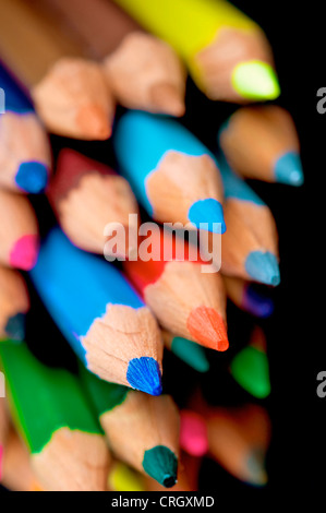 sortierte Farbstifte Stockfoto