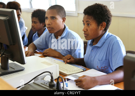 Computerunterricht in die Sacred Heart High School in Tapini, Papua-Neu-Guinea Stockfoto