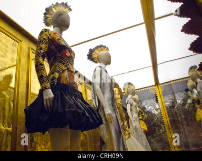 Alexander McQueen Savage Beauty Show im Metropolitan Museum of Art Stockfoto