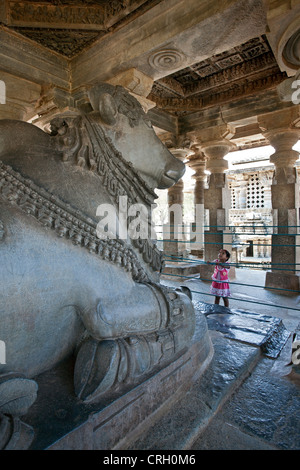 Nandi Bull Monolith. Hoysaleswara Tempel. Dorasamudra. Indien Stockfoto