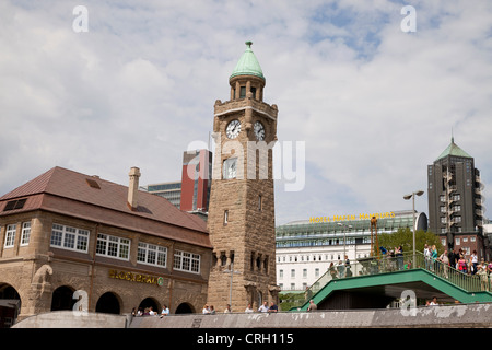 Wasserstand-Turm an der St. Pauli Landungsbrücken (St. Pauli Landungsbrücken), freie und Hansestadt Stadt Hamburg, Deutschland Stockfoto