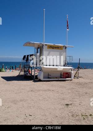 Rettungsschwimmer-Turm an der Gyllyngvase Strand, Falmouth, Cornwall, UK Stockfoto