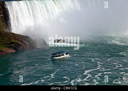 Niagara Falls, American Falls, Ontario; Kanada; USA; [Lady des Nebels] Boot; Tourismus im Niagara River an den Horseshoe Falls, Dose Stockfoto
