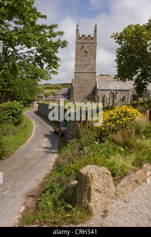 Pfarrei St. Levan stammt Kirche, in der Nähe von Lands End, Cornwall bis ins 15. Jahrhundert, mit einer 13. oder 14. Jahrhundert Schriftart Stockfoto