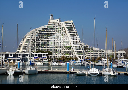 Tolle Pyramid Ferienwohnungen oder Ferienwohnungen im La Grande-Motte Holiday Resort und Yachthafen, Marina oder Port Hérault Frankreich Stockfoto