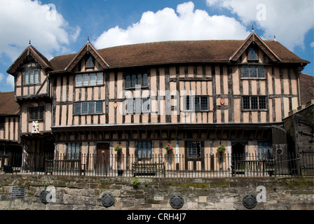 Mittelalterliches Fachwerk halbe Fachwerkhaus Lord Leycester Hospital in West Gate Warwick Warwickshire, England Stockfoto