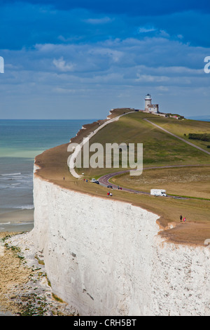 Wohnmobil unterhalb der ursprünglichen Beachy Head Leuchtturm (1834) am Belle Tout, South Downs, East Sussex, England UK Stockfoto