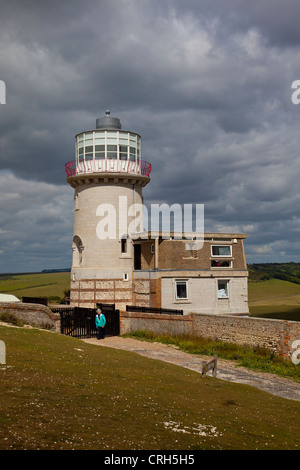 Der ursprüngliche Beachy Head Leuchtturm (1834) jetzt ein B & B bei Belle Tout auf der South Downs Way Wanderweg, East Sussex, England UK Stockfoto