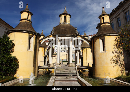 Der Garten von Mango ("Jardim da Manga") Pavillon und Brunnen in Zentral-Coimbra, Portugal. Stockfoto