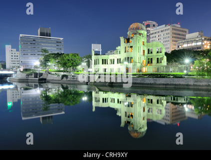 Friedenspark in Hiroshima, Japan und Atomic Bomb Dome. Stockfoto