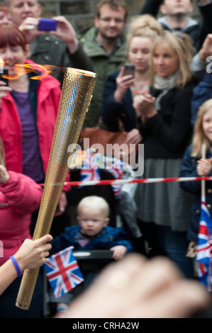 Olympischer Fackellauf; Brighouse Stockfoto