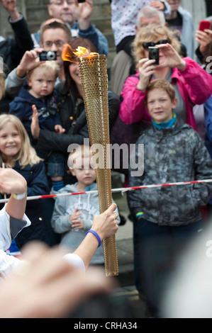 Olympischer Fackellauf; Brighouse Stockfoto