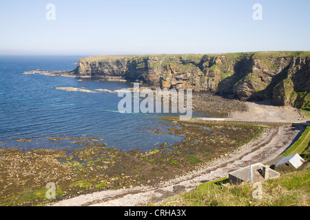 Caithness North Schottland können die Felsenbucht von Dunnet Head einmündende Pentland Firth Stockfoto