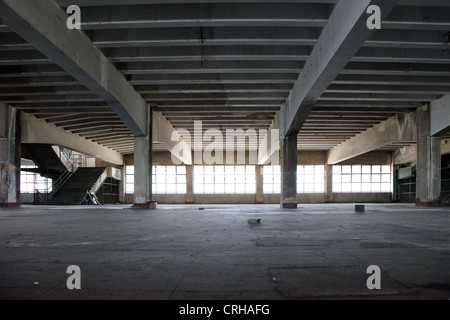 Es ist ein Foto von einer verlassenen Fabrik oder im Büro in einem Vorort von Bangkok in Thailand. Es ist leer und schmutzig mit niemand um ihn herum Stockfoto