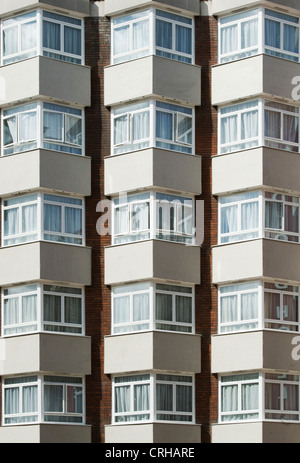 Ecke Erker auf einem Londoner Wohnblock. Stockfoto