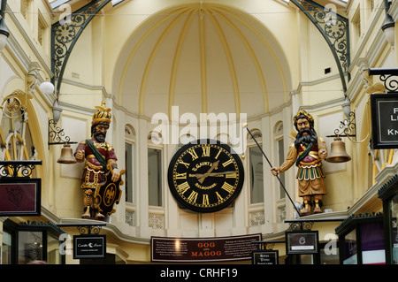 Skulpturen von Gog und Magog in Royal Arcade in Melbourne, Australien Stockfoto