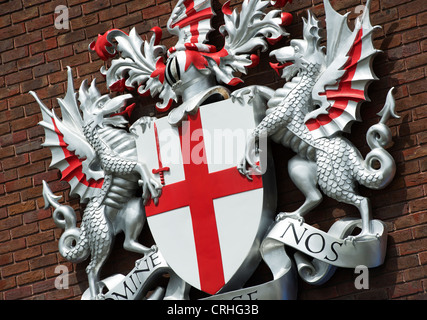 Stadt London Wappen Drachen und St Georges Cross Shield Stockfoto