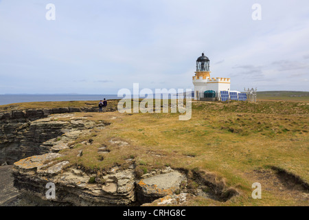 Birsay Leuchtturm gebaut von David ein Stevenson 1925 auf der Klippe auf Brough of Birsay Orkneyinseln Schottland UK Stockfoto