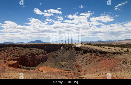 Blick auf die schneebedeckten Berge, von der Autobahn 89 ein paar Meilen nördlich von Flagstaff in Arizona USA Stockfoto