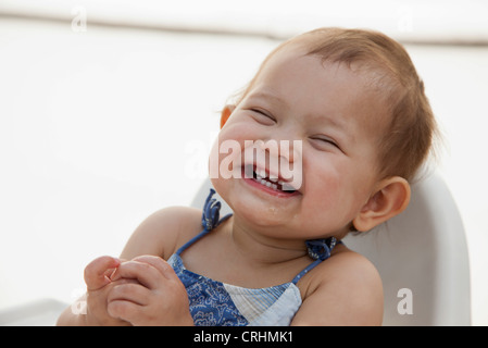 Babymädchen lachen, Porträt Stockfoto