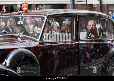 Prinz Andrew und Töchter Reisen nach St. Pauls Cathedral für Queens Diamond Jubilee Stockfoto
