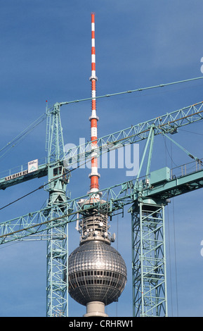 Berlin, Deutschland, Kräne auf der Baustelle Stockfoto