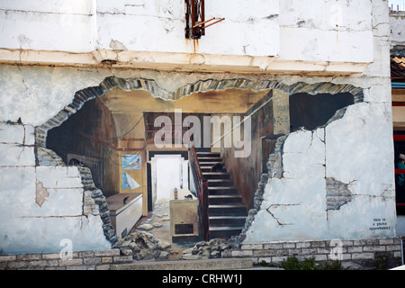 Trompe l ' oeil Grafik auf Seite des Gebäudes in Swanage Stockfoto