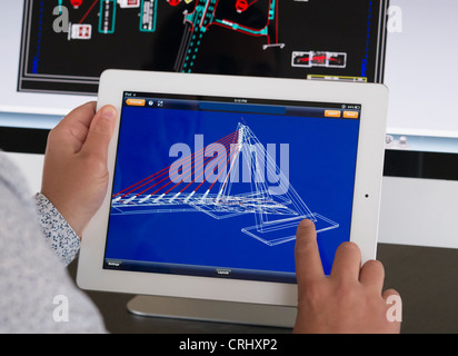Ingenieur Anwendung iPad CAD-Computer Aided Design, 3D Design-Modell der neuen Brücke Stockfoto