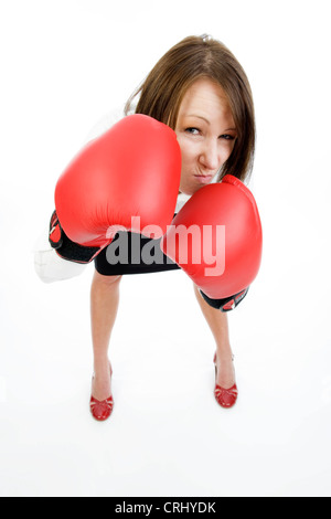junge Geschäftsfrau mit Boxhandschuhen Stockfoto