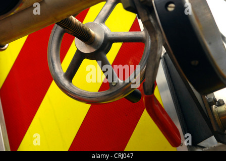 Ein Ventil auf ein Feuerwehrauto verwendet, um die Strömung von Wasser durch den Schlauch Firemens steuern. Stockfoto