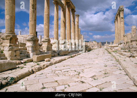 Haupt Straße Cardo Maximus durch die Ruinen der antiken Stadt Jerash, Jordanien, Jerash Stockfoto