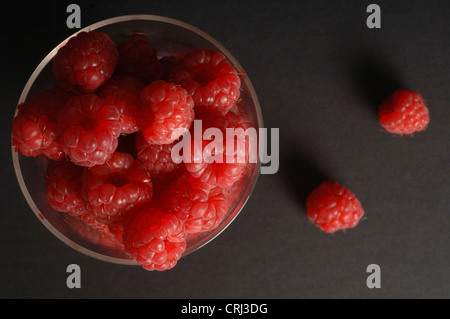 Eine systemische Säure Angiotensin Anthocyanin Antioxidans Blut Blutgefäß Schüssel mit Himbeeren C Krebs Krebs kämpfen verursacht vo Stockfoto